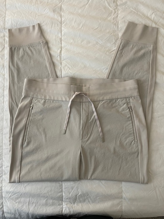 Athleta Pants - ATHLETA Headlands Hybrid Jogger in Bone